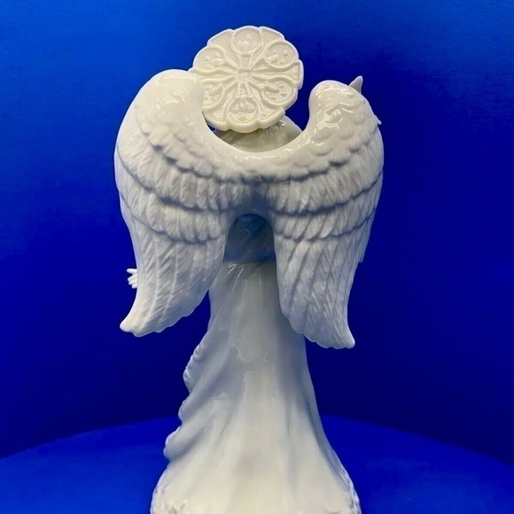 𝅺Sf Music Box Porcelain Angel/Gold Trim - Picture 4 of 6